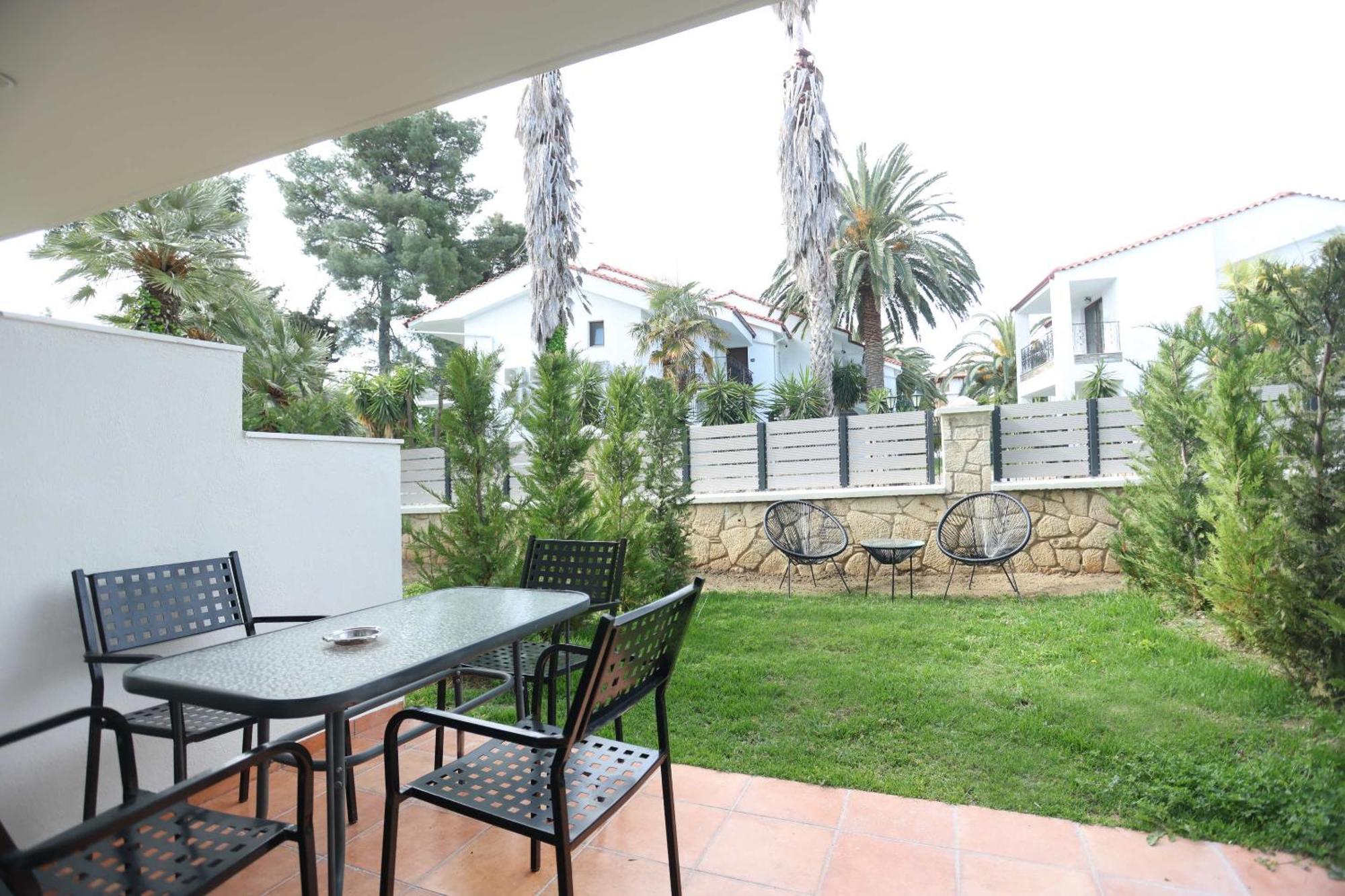Danae Comfort Living Pefkochori Esterno foto